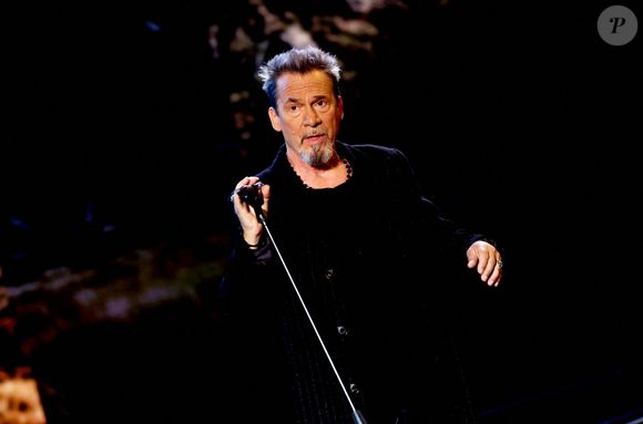 Florent Pagny lors de l'enregistrement de la 2ème partie de soirée de l'émission "La chanson secrète N°14", présentée par N.Aliagas et diffusée le 26 décembre sur TF1, à Paris, France, le 9 décembre 2025. © Jacovides-Moreau/Bestimage