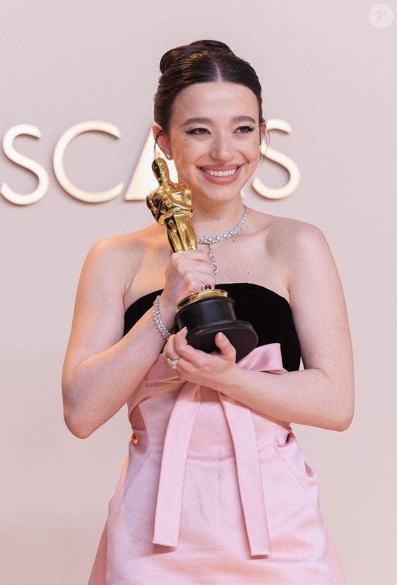 Mikey Madison, Oscar de la meilleure actrice pour "Anora"  dans la press room des Oscars le 2 mars 2025 (Credit Image: © Burt Harris/PI via ZUMA Press Wire)