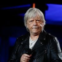 Kiné faciale, sommeil... Renaud est "en reconstruction" mais garde une mauvaise habitude que sa femme Cerise déteste !