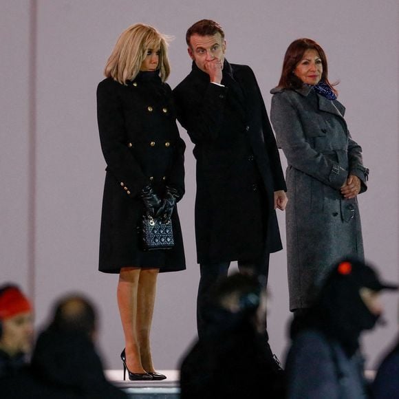 Emmanuel Macron, président de la République Française, la Première dame Brigitte Macron et Anne Hidalgo - Arrivées à la cérémonie de réouverture de la cathédrale Notre-Dame de Paris, le 7 décembre 2024. Joyau de l’art gothique, lieu de culte et de culture, symbole universel de la France et de son histoire, la cathédrale de Notre-Dame de Paris rouvre ses portes les 7 et 8 décembre, cinq ans après le terrible incendie qui l’avait ravagée le 15 avril 2019. © Bestimage