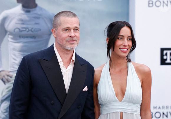 Depuis 2022, Brad Pitt partage en effet la vie de l'ex-femme du comédien américain Paul Wesley de 30 ans sa cadette.

Brad Pitt et Ines de Ramon arrivent sur le tapis rouge de la première mondiale de "F1" d'Apple Original Films & Warner Bros. Pictures à Times Square le lundi 16 juin 2025 à New York City. Photo by John Angelillo/UPI/ABACAPRESS.COM