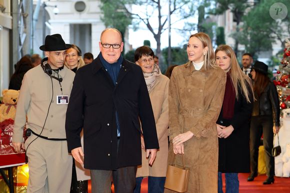 Le prince Albert II de Monaco, La princesse Charlène de Monaco, La princesse Stéphanie de Monaco, Camille Gottlieb lors du spectacle Monaco sous les Etoiles, sous le chapiteau de Fontvieille à Monaco, le 22 décembre 2025. 
© Claudia Albuquerque / Bestimage