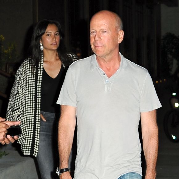 Il s'agit d'une maladie neurodégénérative qui entraîne des changements progressifs dans le comportement, la personnalité et les capacités linguistiques

Exclusif - Bruce Willis et sa femme Emma sont allés dîner au restaurant "Baltaire" à Brentwood. Le 27 juillet 2015