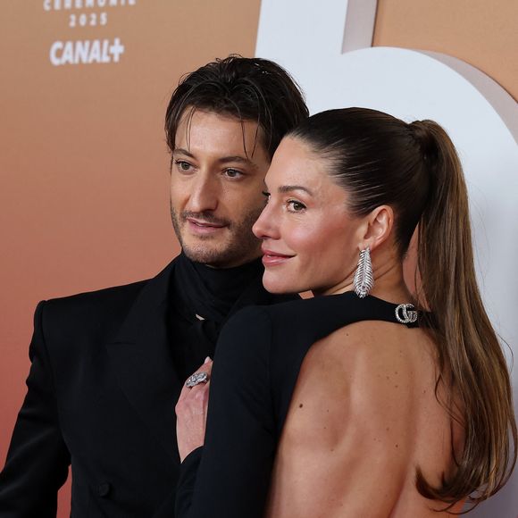 Pierre Niney et sa femme Natasha Andrews - Photocall de la 50ème édition de la cérémonie des César à l'Olympia à Paris, France, le 28 février 2025 © Dominique Jacovides - Olivier Borde / Bestimage