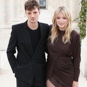 Niels Schneider et sa compagne Virginie Efira - 35ème édition des "Trophées ANDAM" dans les jardins du Palais Royal à Paris, France, le 27 juin 2024. © Christophe Clovis / Bestimage