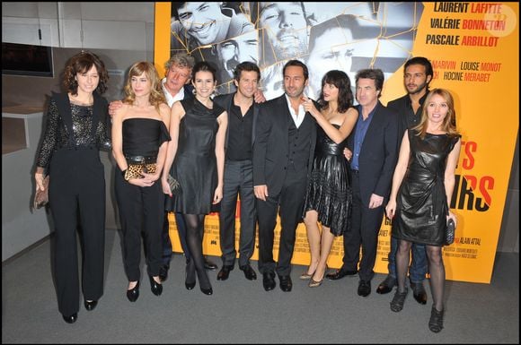 L'équipe du film "Les Petits Mouchoirs" à l'UGC Normandie à Paris en 2010 : Pascale Arbillot, Louise Monot, Guillaume Canet, Gilles Lellouche, Marion Cotillard, François Cluzet, Maxim Nucci et Anne Marivin
©Guillaume Gaffiot/Bestimage