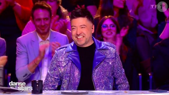 Grand passionné de physique quantique, il s'inspire souvent de la science pour imaginer ses motifs originaux.

Chris Marques assume ses vestes toujours plus originales sur le plateau de "Danse avec les stars".