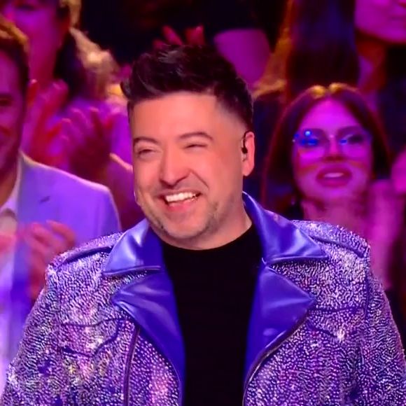 Grand passionné de physique quantique, il s'inspire souvent de la science pour imaginer ses motifs originaux.

Chris Marques assume ses vestes toujours plus originales sur le plateau de "Danse avec les stars".