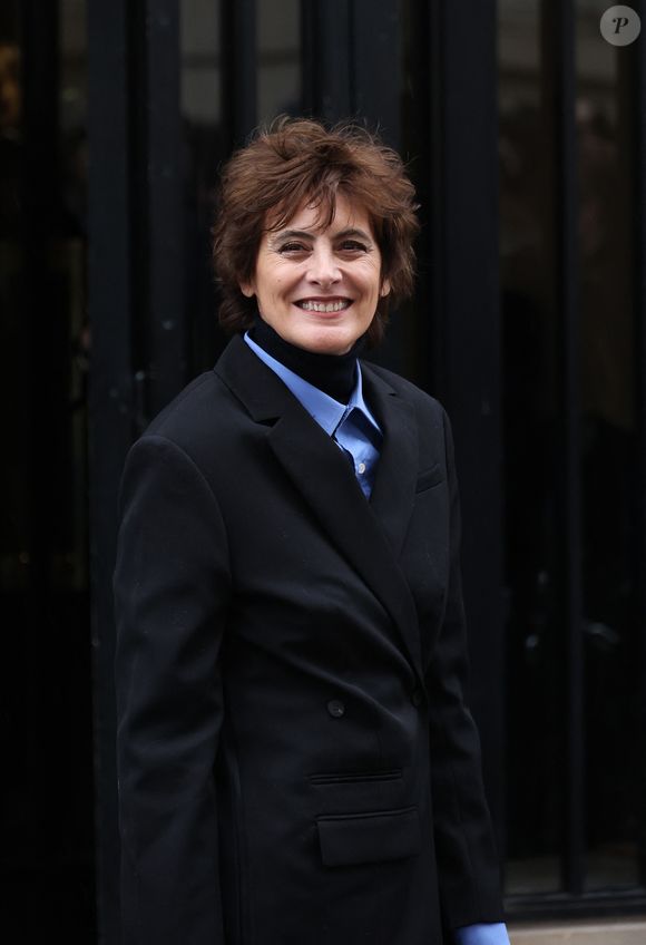 Inès de la Fressange - Arrivées au défilé Jacquemus lors de la Fashion Week Masculine prêt-à-porter Automne/Hiver 2025-2026 à Paris, le 26 janvier 2025. 
© Denis Guignebourg / Bestimage