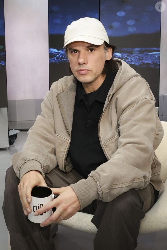 Exclusif - Orelsan, sur le plateau de Clique présenté par M.Achour, et diffusé sur Canal + le 10 novembre 2025, à Paris, France, le 4 novembre 2025. © Jack Tribeca/Bestimage