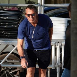 Il va assister à des grands évènements de pétanques

L'humoriste et animateur de télévision français Jean-Luc Reichmann est photographié en train de jouer à la pétanque à Saint-Tropez, en France, le 9 août 2025. L Photo : ABACAPRESS.COM