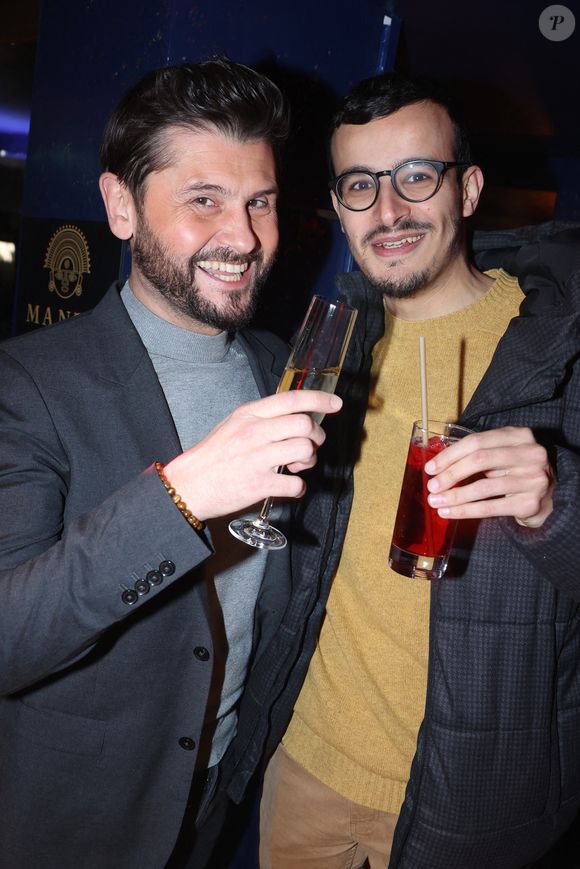 Christophe Beaugrand et Paul El Kharrat assistent au 150ème One Man Show Tombes Du Ciel de Jeanfi Janssens à la Comédie des Champs-Elysées à Paris, France, le 13 février 2025. Photo par Jerome Dominé/ABACAPRESS.COM