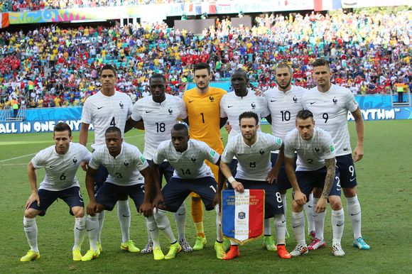 Equipe de France : Raphaëll Varane, Moussa Sissoko, Hugo Lloris, Mamadou Sakho, Karim Benzema, Olivier Giroud, (en bas) Yohan Cabaye, Patrice Evra, Blaise Matuidi, Mathieu Valbuena et Mathieu Debuchy - Match du groupe E entre la France et la Suisse au stade Fonte Nova à Salvador de Bahia au Brésil, le 20 juin 2014, pendant la coupe du monde de la FIFA 2014. La France l'emporte sur la Suisse avec un score 5-2
CYRIL MOREAU / BESTIMAGE