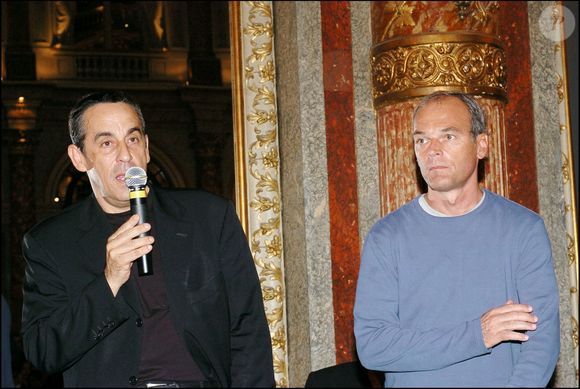« Thierry Ardisson » et « Laurent Baffie » ont été vendus aux enchères au profit de « Reporters sans frontières » à l'hôtel Intercontinental à Paris.