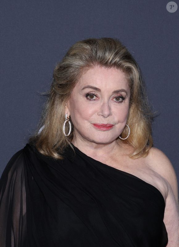 Catherine Deneuve - Photocall du dîner "Women in Motion" par le groupe Kering, Place de la Castre, lors du 77ème Festival International du Film de Cannes. Agence / Bestimage