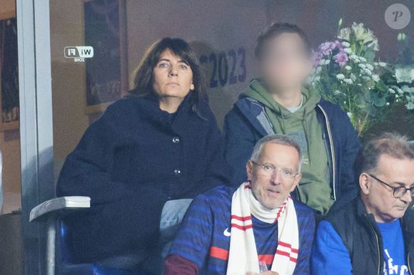 Estelle Denis et son fils Merlin Domenech - People des les tribunes de la coupe du Monde de Rugby France 2023 - Match de quart de finale "France-Afrique du Sud (28-29)" au Stade de France à Saint-Denis 15 octobre 2023. © Moreau-Jacovides/Bestimage