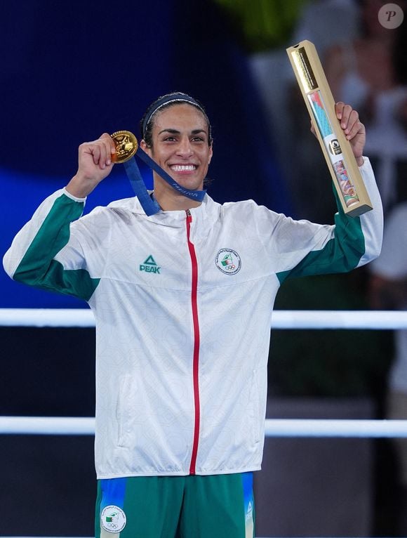 Plus tard dans la même journée du mercredi 20 août, Nasser Yesfah est revenu sur ses propos, affirmant qu’il s’agissait juste de son interprétation personnelle, lui qui n’est plus en contact avec Imane Khelif depuis les Jeux olympiques de Paris.

Photo d'archives datée du 09-08-2024 d'Imane Khelif, la boxeuse qui a remporté l'or olympique au milieu d'une querelle sur l'éligibilité des hommes et des femmes.  © Peter Byrne/PA Wire. PA Photos/ABACA
