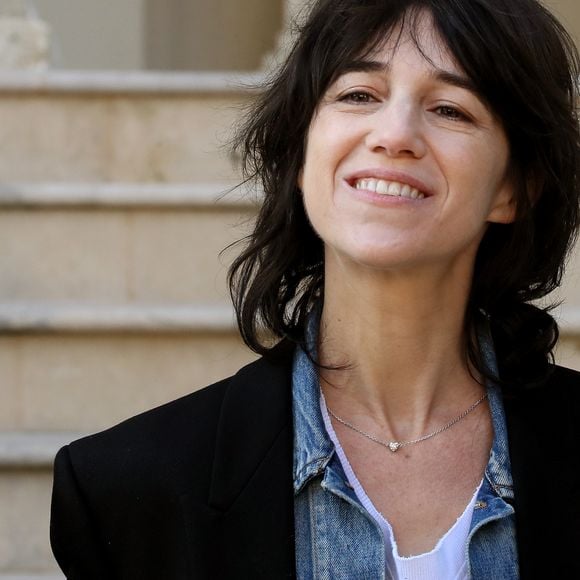 Charlotte Gainsbourg a bien voulu se confier à Marie Claire et en dire davantage sur cette activité plaisir qu’elle ne s’autorise à faire qu’à un instant de la journée, lorsqu’elle est moins demandée.

L'actrice Charlotte Gainsbourg pose pour le film " La promesse de l'Aube" lors du 26ème Festival du film de Sarlat. © Patrick Bernard/ Bestimage
