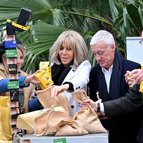 Brigitte Macron a ensuite fait la traditionnelle pesée des pièces jaunes et semblait plus que ravie des nombreuses pièces récoltées. 

Clôture de l'opération de collecte de fonds "Pièces Jaunes", destinée à améliorer la vie des enfants hospitalisés, au Jardin Albert 1er, à Nice, France, le 7 février  2025© Bruno Bebert/Bestimage