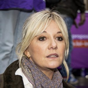 Flavie Flament lors d'un rassemblement dans le cadre de l'affaire Lyhanna pour dénoncer le dysfonctionnement des institutions à Paris le 8 juin 2026. © Vincenzo Arnone / Bestimage