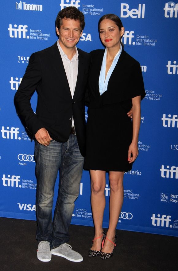 Marion Cotillard (habillee en Dior Haute Couture) et Guillaume Canet - Conference de Presse du film "Bood Ties" lors du Festival International du Film de Toronto, le 10 septembre 2013. AGENCE / BESTIMAGE