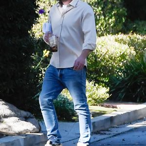 Exclusif - Ben Affleck va dîner chez son ex-femme Jennifer Garner à l'occasion de la fête de Thanksgiving à Los Angeles, le 28 novembre 2024.