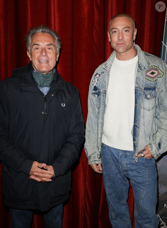 Gérard Holtz et Maxime Dereymez - Générale de la comédie musicale "Victor Lustig, l’homme qui vendit la Tour Eiffel" au théâtre Bobino à Paris le 22 octobre 2025. © Coadic Guirec/Bestimage