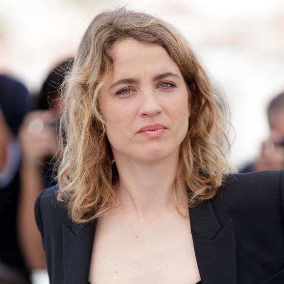 Adèle Haenel était présente et a témoigné à la barre

Adèle Haenel au photocall du film Portrait de la jeune fille en feu lors du 72ème Festival International du film de Cannes. Le 20 mai 2019 
© Jacovides-Moreau / Bestimage