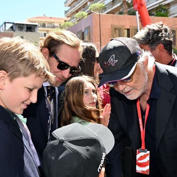 Le couple était aussi avec leurs enfants Sacha, India et Maximilian

Andrea Casiraghi, sa femme Tatiana Santo Domingo, leurs enfants Alexandre, India et Maximilian et Flavio Briatore sur la grille de départ durant le Monaco E-Prix 2026, Round 9, le 16 mai 2026. Photo : Bruno Bebert/Bestimage