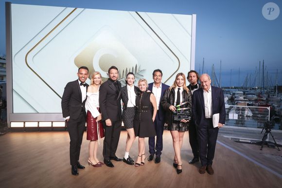 Exclusif - Mohamed Bouhafsi, Celine Salette, Samuel Lebihan, Charlotte Le Bon, Anne-Elisabeth Lemoine, Patrick Cohen, Santa, Bertrand Chameroy, Pierre Lescure sur le plateau de l'émission "C à vous" lors du 77ème Festival International du Film de Cannes (14 - 25 mai 2024), le 24 mai 2024. 
© Jack Tribeca / Bestimage