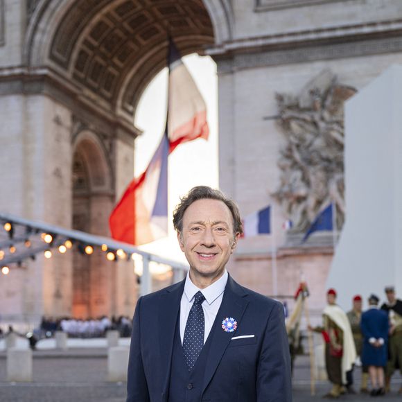 Exclusif - Stéphane Bern - Emission "Le concert pour la paix" sur les Champs-Elysées à Paris, retransmis en direct sur France 2, le 8 mai 2025.  © Christophe Clovis - Pierre Perusseau / Bestimage
