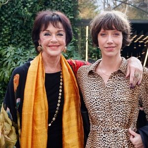 Semi-exclusif - Anny Duperey et sa fille Sara Giraudeau - Arrivées à l'enregistrement de l'émission "Vivement Dimanche" présentée par M. Drucker et qui sera diffusée le 15 octobre 2023 sur France 3, au studio Gabriel à Paris, France, le 3 octobre 2023. © Christophe Clovis/Bestimage