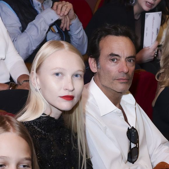 Depuis la disparition de son père Alain Delon en août 2024, Anthony Delon s’exprime rarement dans les médias

Exclusif - Yulia Harfourch, Anthony Delon -  Concerto pour la paix de Omar Harfouch au théâtre de Béziers. Aujourd’hui, au Théâtre Municipal de Béziers, une salle comble assistait à un événement attendu : le retour d’O. Harfouch dans la ville où tout a commencé pour son Concerto pour la Paix. © Jack Tribeca / Bestimage