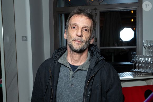 Il y revenait sur ses expériences de tournage et sa vision du cinéma.

Mathieu Kassovitz pose pour un photocall lors du Gala de charité de l'Institut Rafael et de la Fondation ZAG au Pavillon Gabriel à Paris, le 12 novembre 2024. Photo by Alexis Jumeau/ABACAPRESS.COM