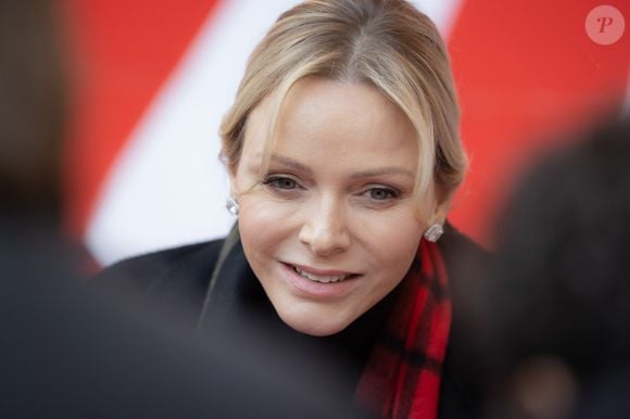 La princesse Charlène de Monaco - La famille princière de Monaco offre les traditionnels cadeaux de Noël aux enfants monégasques dans la Cour du Palais Princier, le 18 décembre 2024. 
© Olivier Huitel / Pool Monaco / Bestimage