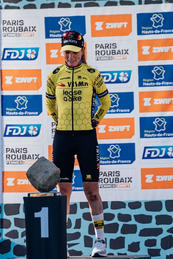 2025 Paris Roubaix Femmes Avec Zwift Picture by Zac Williams/SWpix.com - 12/04/2025 - Cycling - 2025 Paris Roubaix Femmes Avec Zwift, France - Pauline Ferrand-Prevot, Visma Lease a Bike, wins the 2025 Paris Roubaix Femmes Avec Zwift. Copyright: x xSWpix.comxt/axPhotographyxHubxLtdxZacxWilliams/SWpix.comx SWP-2864-0042  
Imago/PsnewZ/Bestimage