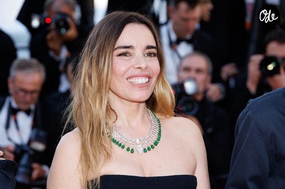 "J’ai le désir de résister à la chirurgie esthétique mais je ne sais pas si c’est possible. Je m’interroge", a-t-elle ainsi reconnu.

Elodie Bouchez à la montée des marches du film "Histoires de la nuit" lors du 79ème Festival International du Film de Cannes, le 22 mai 2026.

© Jacovides-Moreau / Bestimage