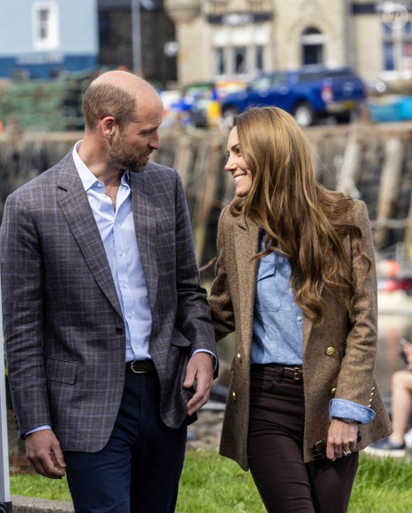Le prince William, prince de Galles, et Catherine (Kate) Middleton, princesse de Galles, duc et duchesse de Rothesay, visitent la ville de Tobermory en Ecosse, Royaume Uni, le 29 avril 2025. © Ian Vogler/MirrorPix/Bestimage