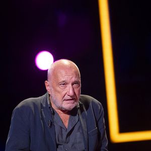 Durant la soirée, comme toujours, de l'émotion.

Exclusif - François Berléand lors de l'enregistrement de l'émission "La Boîte à secrets", présentée par F.Bollaert et diffusée le 26 septembre 2025 sur France 3, dans les studios du Lendit à Saint-Denis, Seine Saint-Denis, France, le 8 septembre 2025. © Pierre Perusseau/Bestimage
