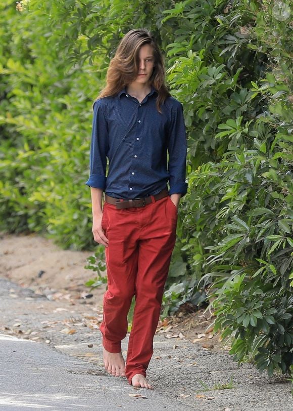 Il est en froid avec sa fille transgenre Vivian, qui cumule des millions de vues sur TikTok

Vivian Musk se balade pieds nus à Los Angeles le 22 juin 2022. ©Backgrid USA / Bestimage
