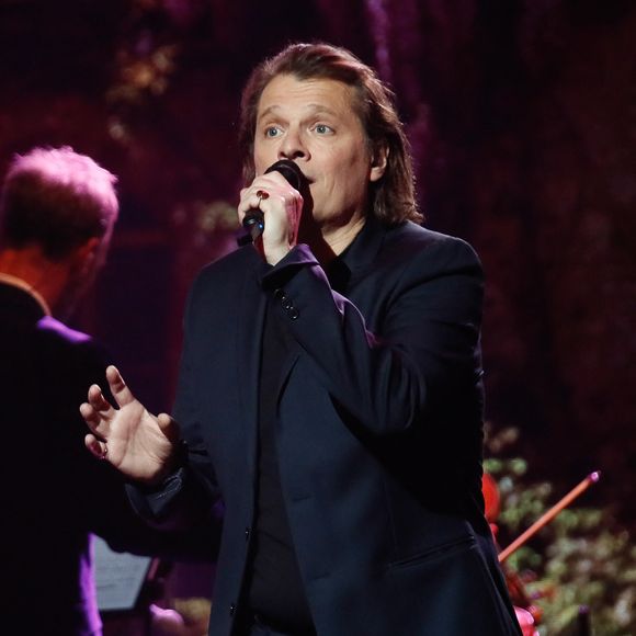 Exclusif - Bénabar lors de l'enregistrement de l'émission "Serge Lama, le dernier rappel" présentée par F. Bollaert, diffusée le vendredi 21 novembre 2025 sur France 3 à 21h10, au théâtre Marigny à Paris, France, le 29 avril 2025. © Clovis-Moreau/Bestimage