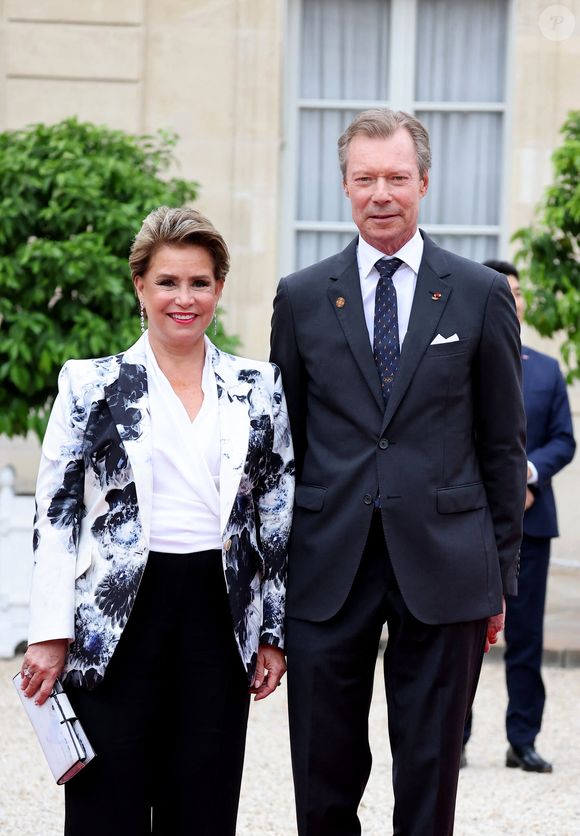 “Comme tous les ans, nous passerons l’été à Cabasson, dans le sud de la France, où nous réunirons famille et amis." 
Le Grand Duc de Luxembourg Henri et la grande Duchesse Maria Teresa - Emmanuel Macron, Président de la République Française, et la Première dame Brigitte Macron, accueillent les chefs d'Etat et de gouvernement présents à Paris pour la cérémonie d'ouverture des Jeux Olympiques de Paris 2024 (JO). Cette réception sera l'occasion pour la France de délivrer un message de paix et de tolérance alors que 10500 athlètes du monde entier seront réunis pour participer au plus grand événement sportif international. Paris, le 26 juillet 2024. © Dominique Jacovides - Pierre Perusseau / Bestimage
Emmanuel Macron, President of the French Republic, and the First Lady Brigitte Maron, welcome the heads of state and government present in Paris for the opening ceremony of the Paris 2024 Olympic Games (Olympics). This reception will be an opportunity for France to deliver a message of peace and tolerance as 10,500 athletes from around the world gather to participate in the largest international sporting event. Paris, July 26th, 2024.