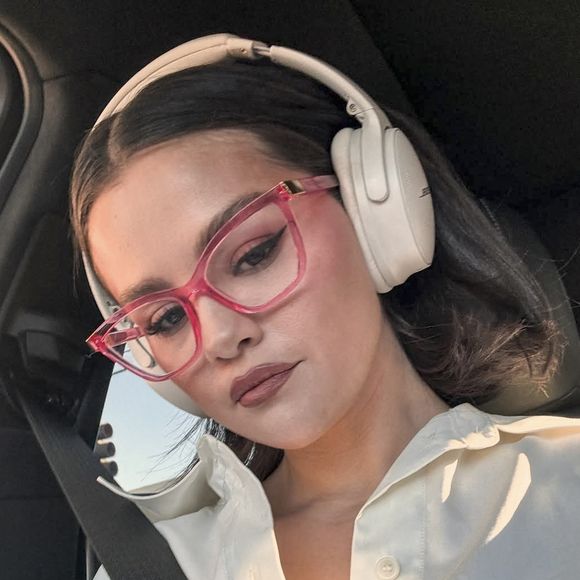 Autre option, si la lessive vous ennuie : les lingettes ou disques en coton à usage unique, pour un séchage garantissant zéro risque de re-contamination après le nettoyage.

Capture d'écran de Selena Gomez.