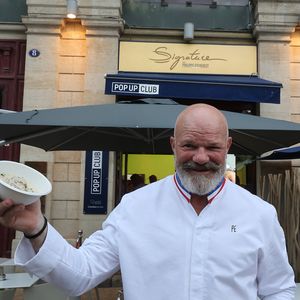 Le chef Philippe Etchebest décline son plat "Signature" en mode street food au sein du Pop Up Club à Bordeaux le 11 septembre 2023.
© Fabien Cottereau / Bestimage