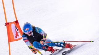 La skieuse française Margot Simond a perdu la vie à 18 ans, une hypothèse avancée : "A-t-elle bien géré la forêt de piquets ?"