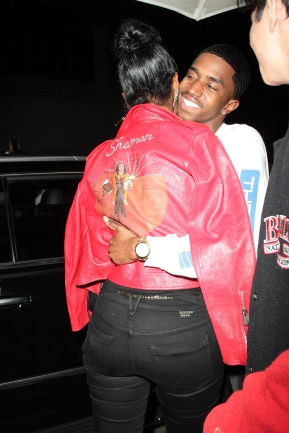 L'ex compagne de S. Combs Kim Porter est allée dîner avec son fils Christian Combs chez Mr Chow à Beverly Hills le 5 octobre 2018. (Backgrid USA / Bestimage).