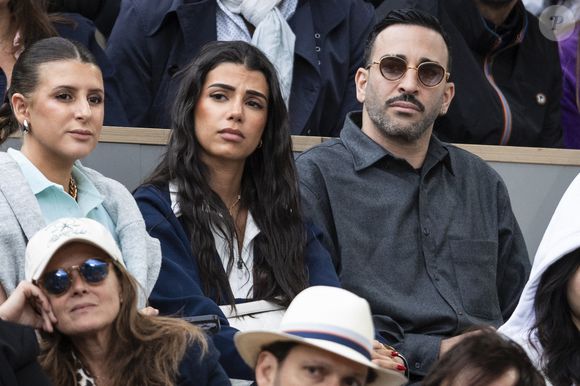 Louana Franco, candidate de télé-réalité, est officiellement sa compagne.

Adil Rami et sa compagne en tribunes lors des Internationaux de France de Tennis de Roland Garros, à Paris, France. © Cyril Moreau/Bestimage