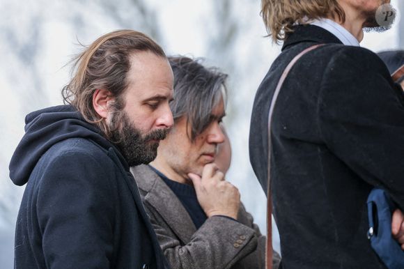 Vincent Macaigne aux arrivées des obsèques d'Emilie Dequenne au cimetière Père Lachaise à Paris, France, le 26 mars 2025. © Cyril Moreau/Bestimage