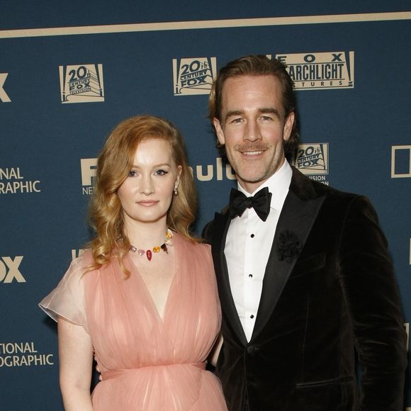 Kimberly Van Der Beek s’est exprimée trois mois après le décès de James Van Der Beek.

Kimberly Van Der Beek, James Van Der Beek au photocall de la soirée "Fox, FX et Hulu Golden Globe Party" au Beverly Hilton Hotel à Beverly Hills. 
Backgrid USA / Bestimage