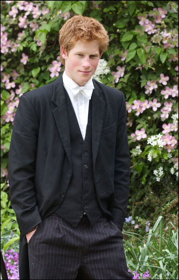Archive du 15/10/2004 du prince Harry à Eton GOFF INF / BESTIMAGE